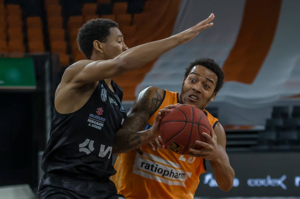 而俱乐部间 而俱乐部间