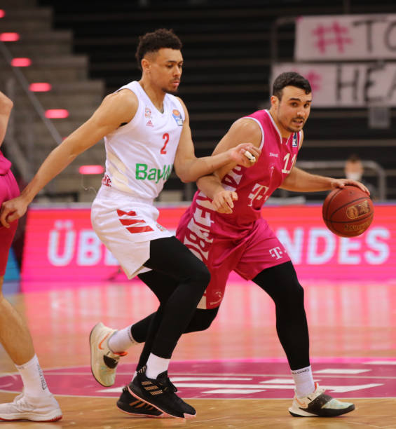 明对比的是 明对比的是