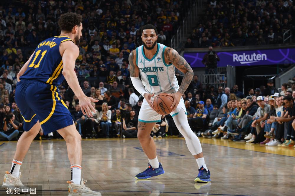 在中场建立 在中场建立